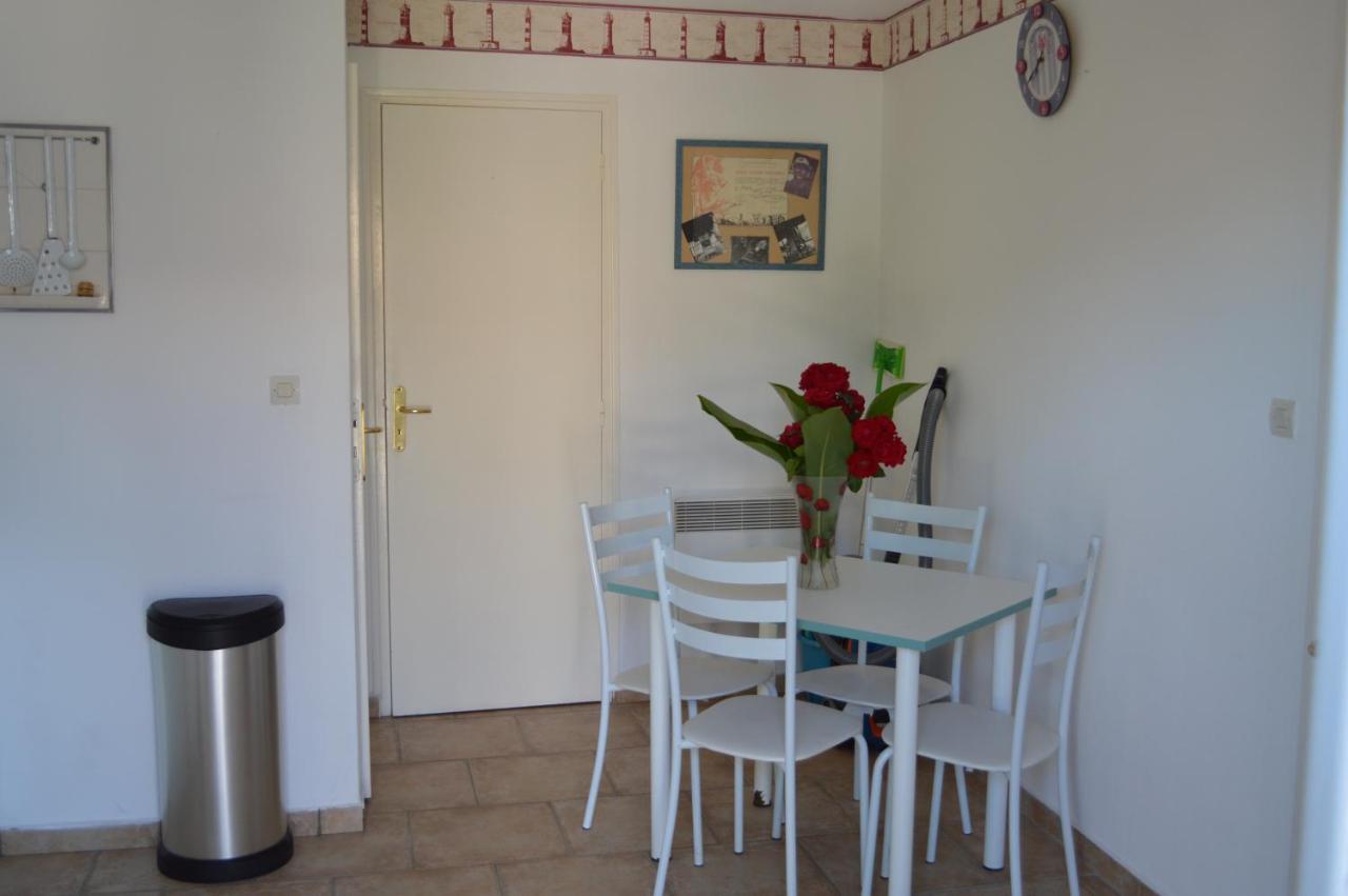 Les Gites De La Chapiniere Châteauvieux Exteriör bild