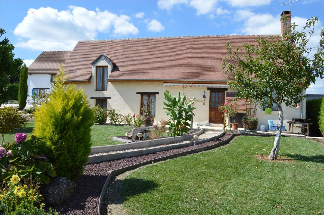 Les Gites De La Chapiniere Châteauvieux Exteriör bild